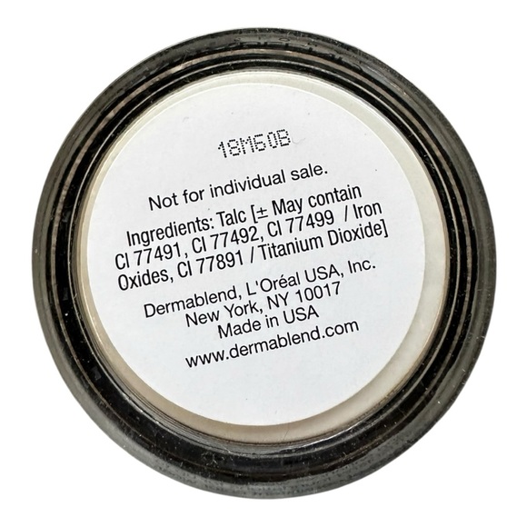 Dermablend Professional Translucent Setting Powder - Picture 4 of 5
